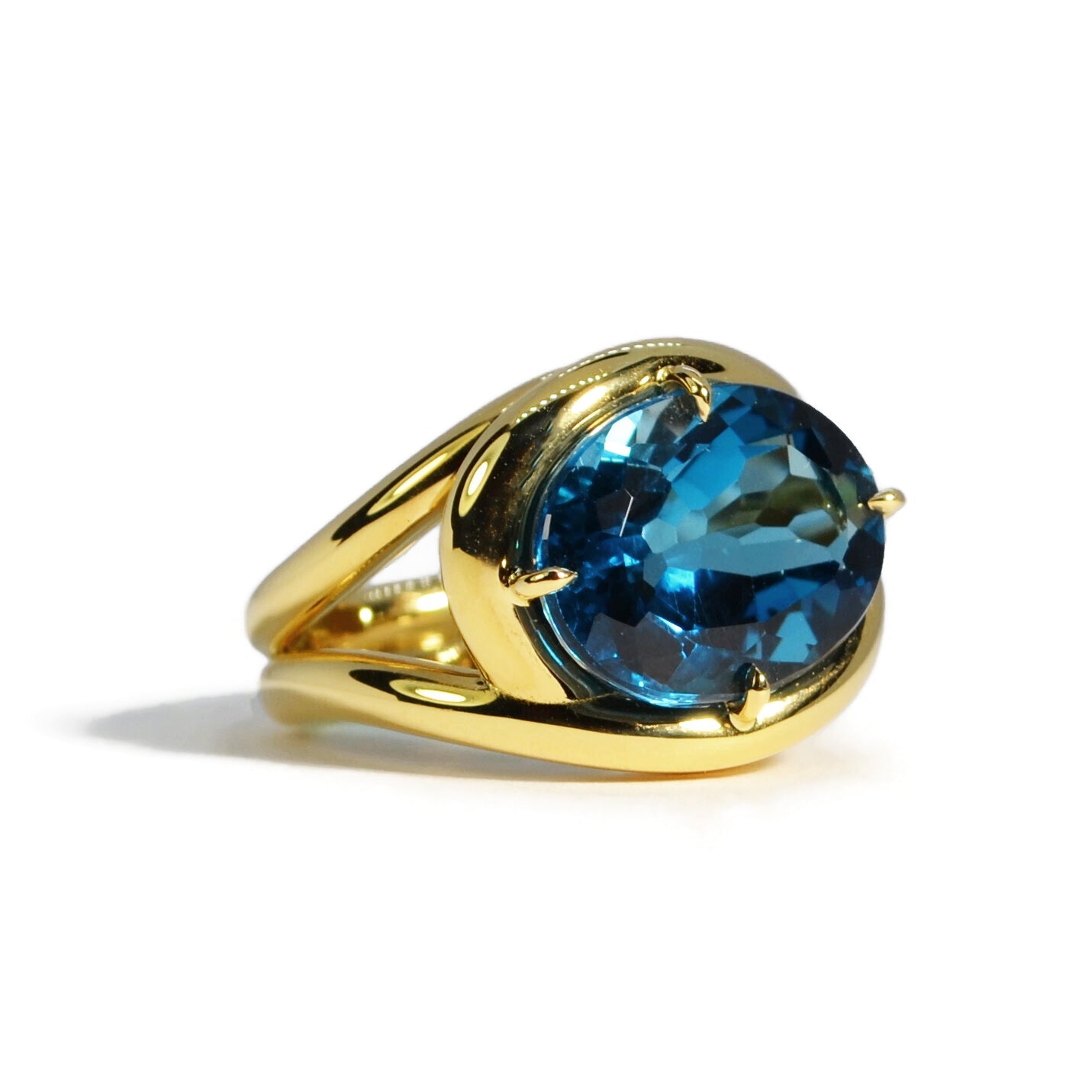 Aera - Cocktail Ring with London Blue Topaz, 18k Yellow Gold