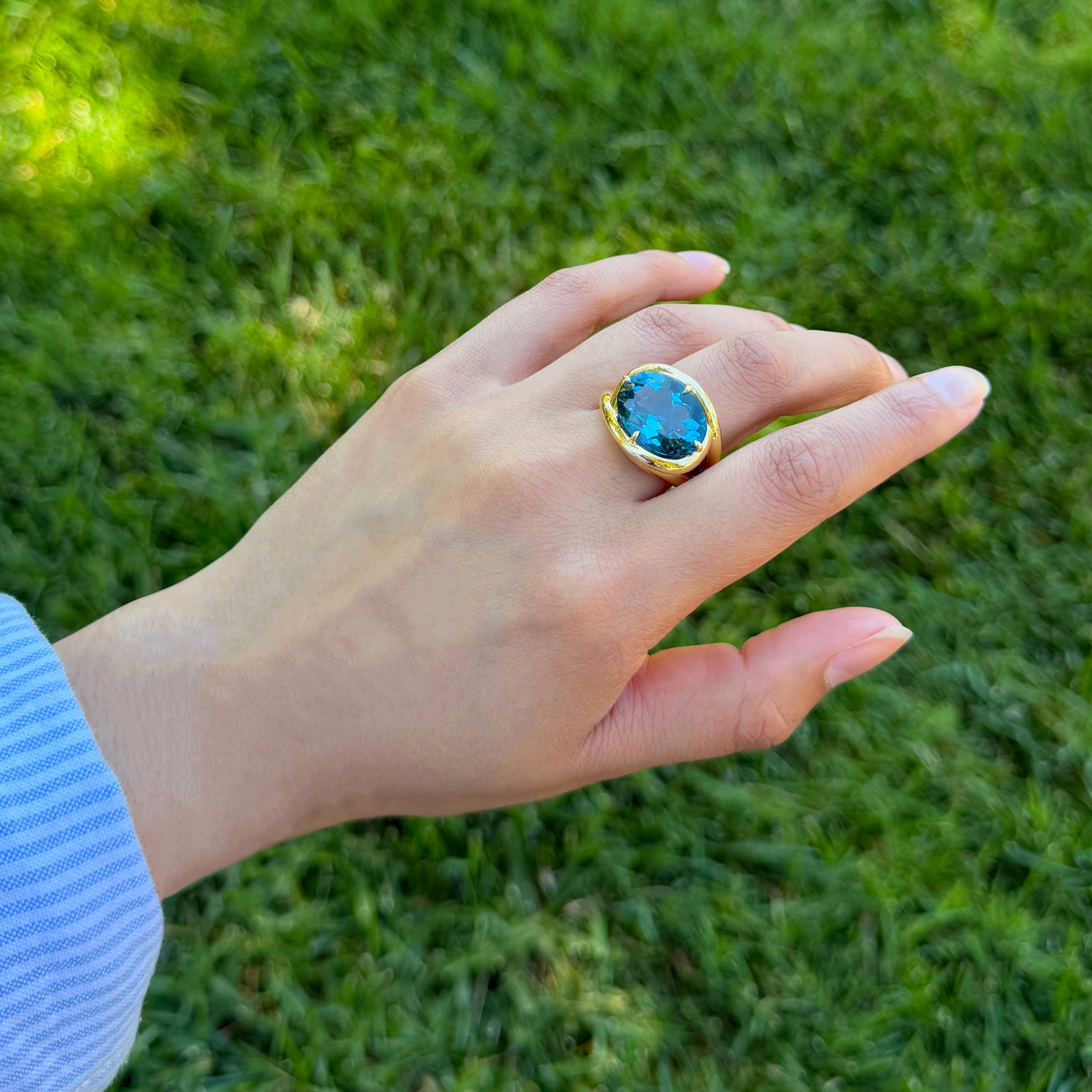 Aera - Cocktail Ring with London Blue Topaz, 18k Yellow Gold
