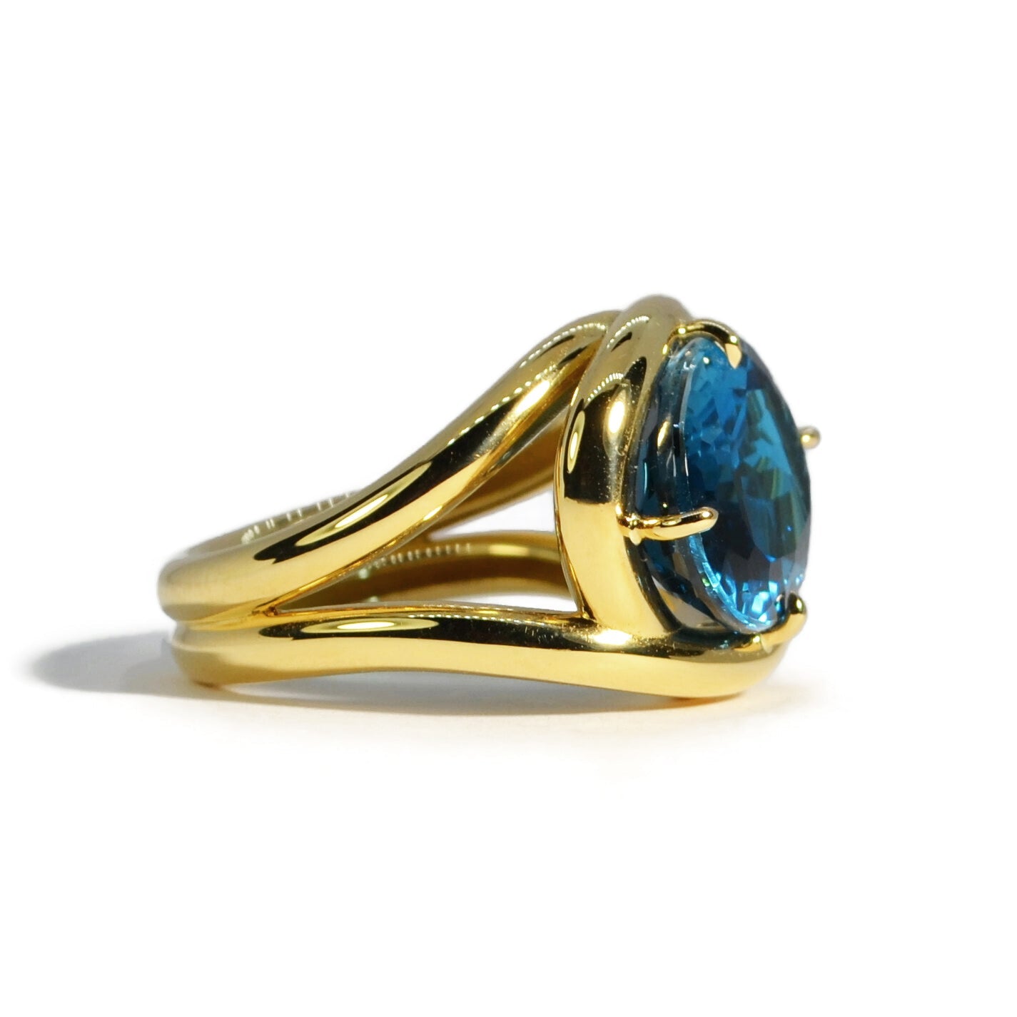 Aera - Cocktail Ring with London Blue Topaz, 18k Yellow Gold