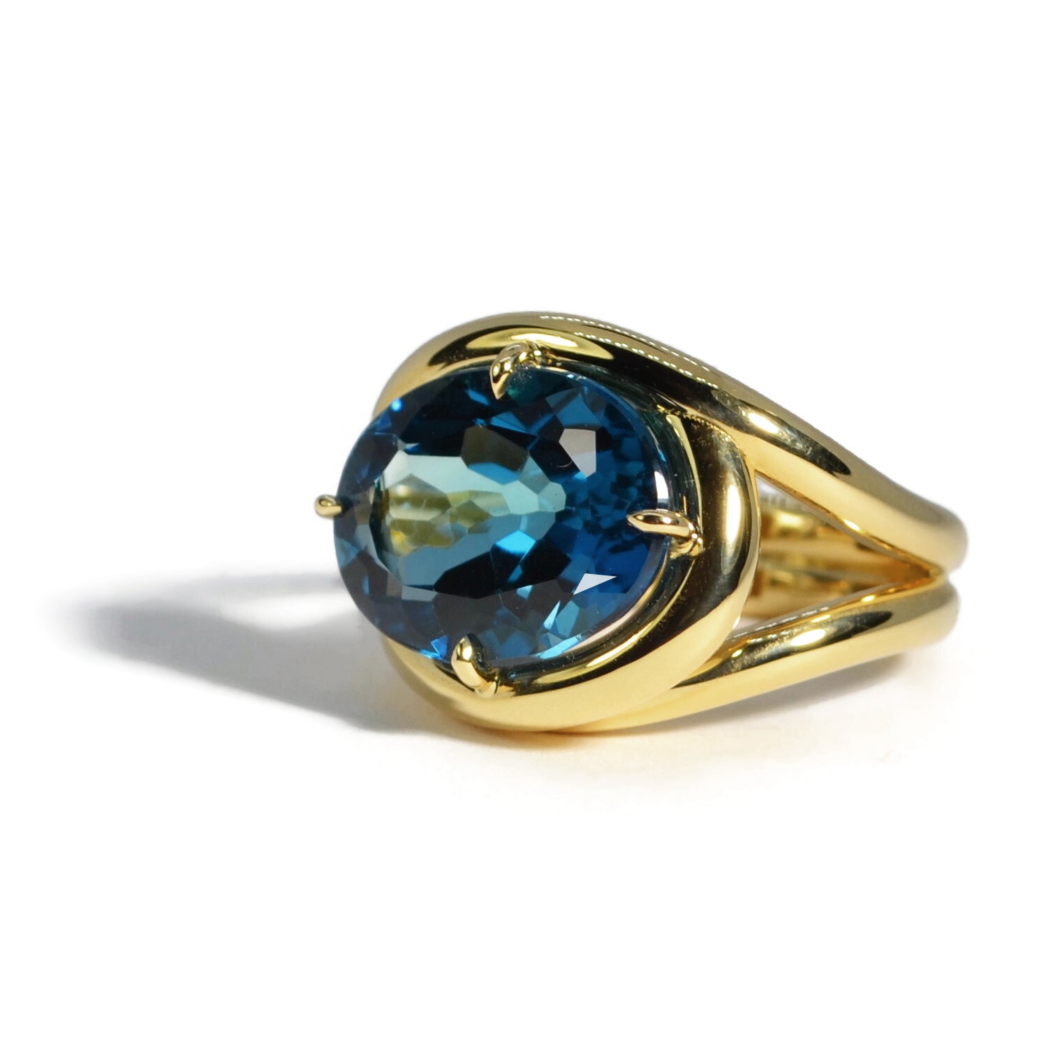 Aera - Cocktail Ring with London Blue Topaz, 18k Yellow Gold