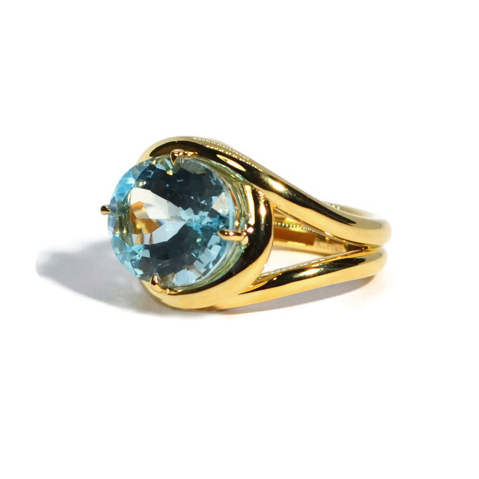a-and-furst-aera-ring-with-sky-blue-topaz-18k-yellow-gold-A2600GU_1_06cf9948-880f-4f1f-9579-82d9ff9dae3c