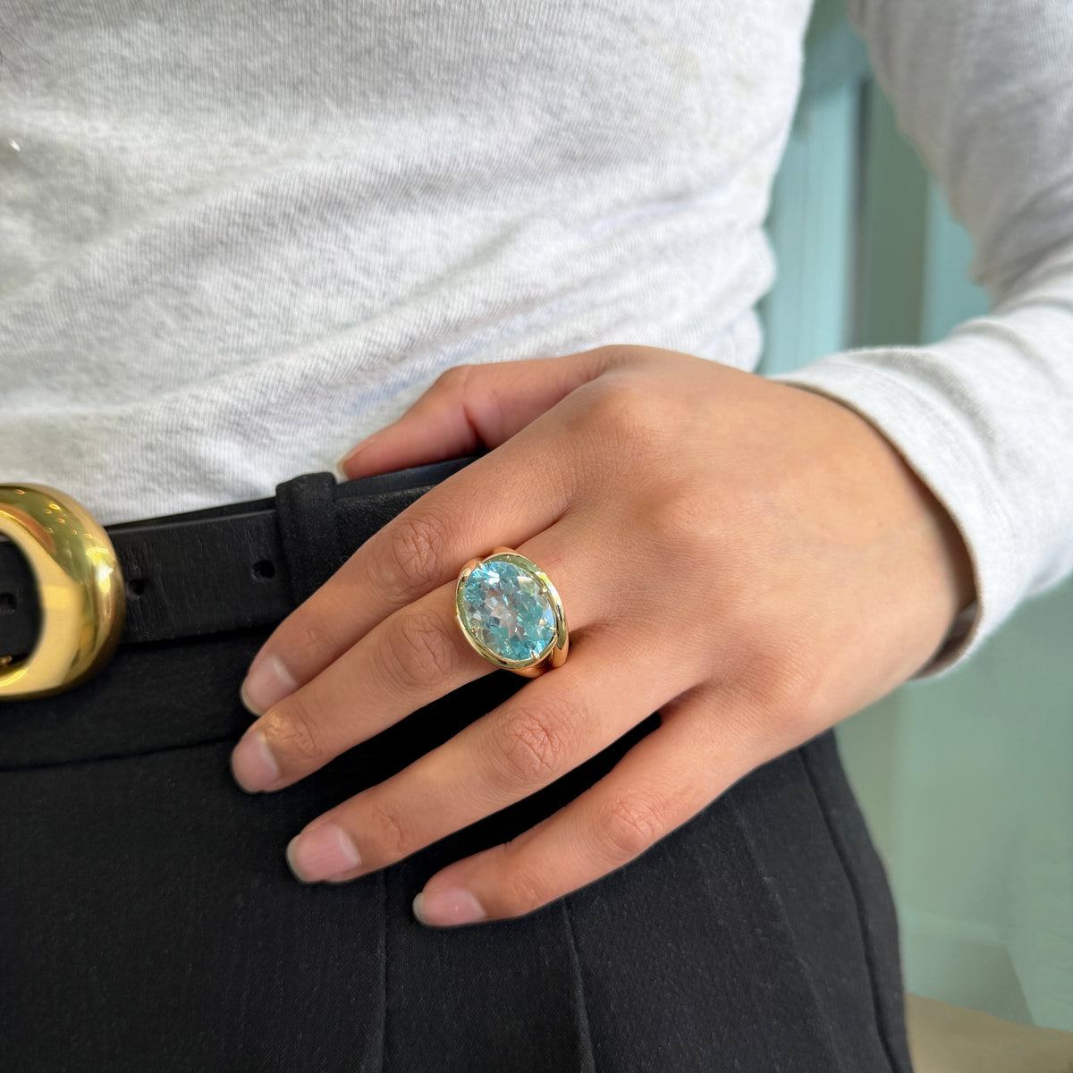 a-and-furst-aera-ring-with-sky-blue-topaz-18k-yellow-gold-A2600GU_3_6661cae1-4bcf-41dc-9518-cfc7c10c87a6