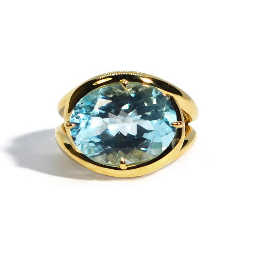 a-and-furst-aera-ring-with-sky-blue-topaz-18k-yellow-gold-A2600GU_97173760-0d97-4c4f-85f7-83042faeb686