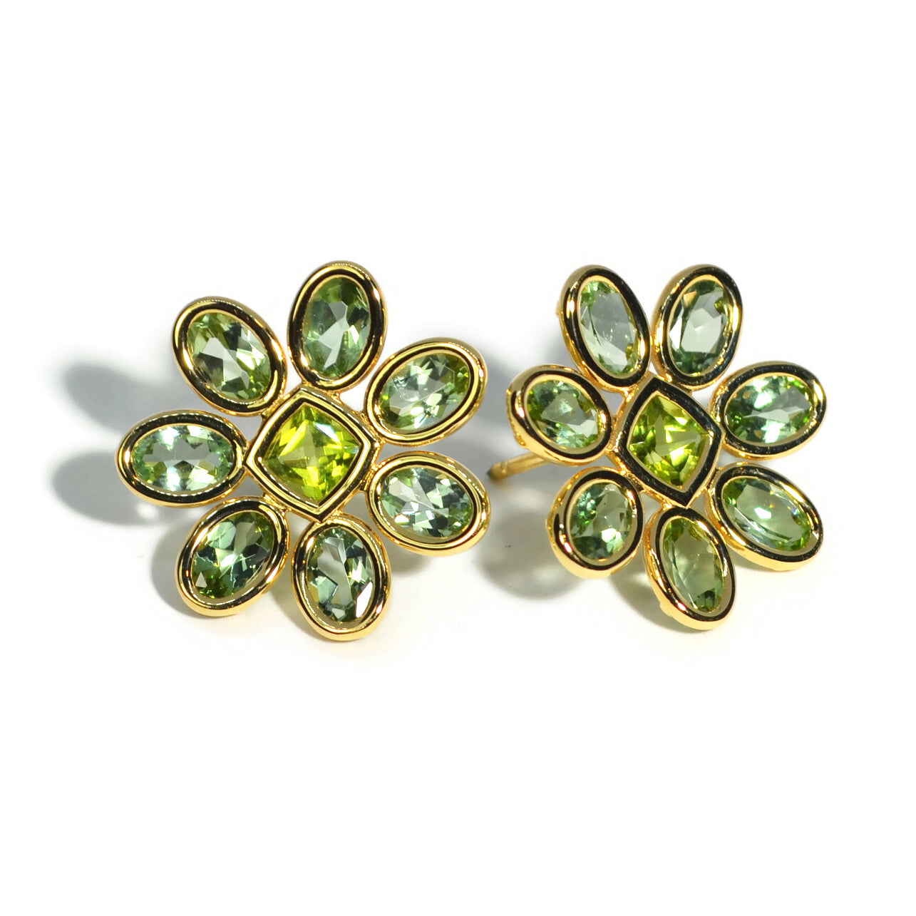 a-furst-fiori-button-earrings-mint-tourmaline-peridot-18k-yellow-gold-O2274GMTO