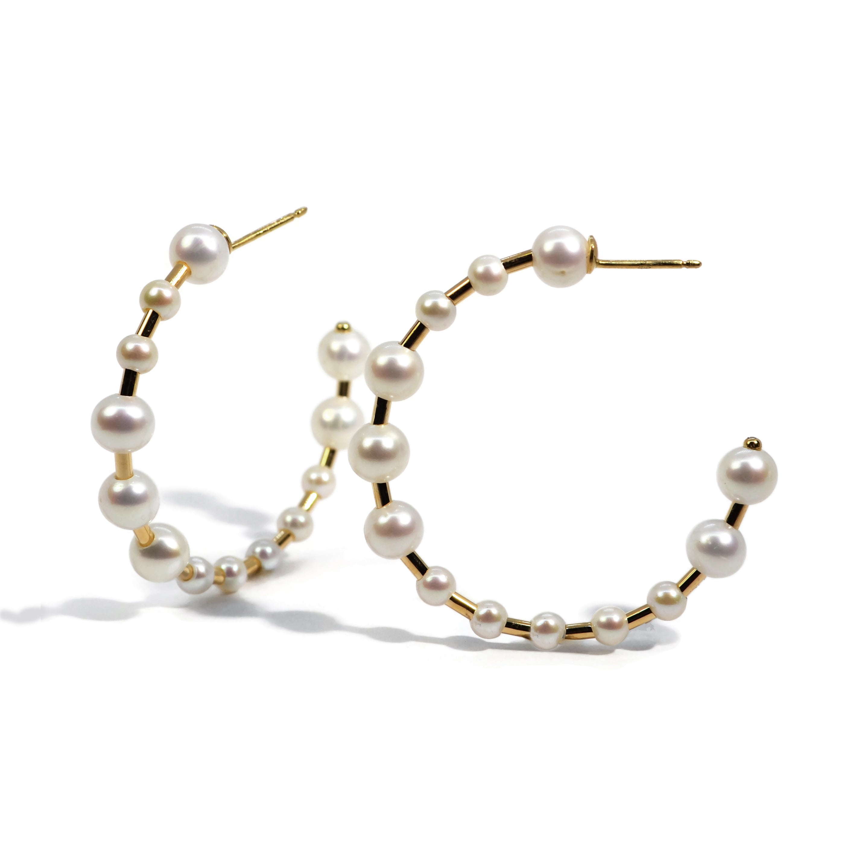a-furst-joy-40-mm-hoop-earrings-white-pearls-yellow-gold-O2501G5-40_3