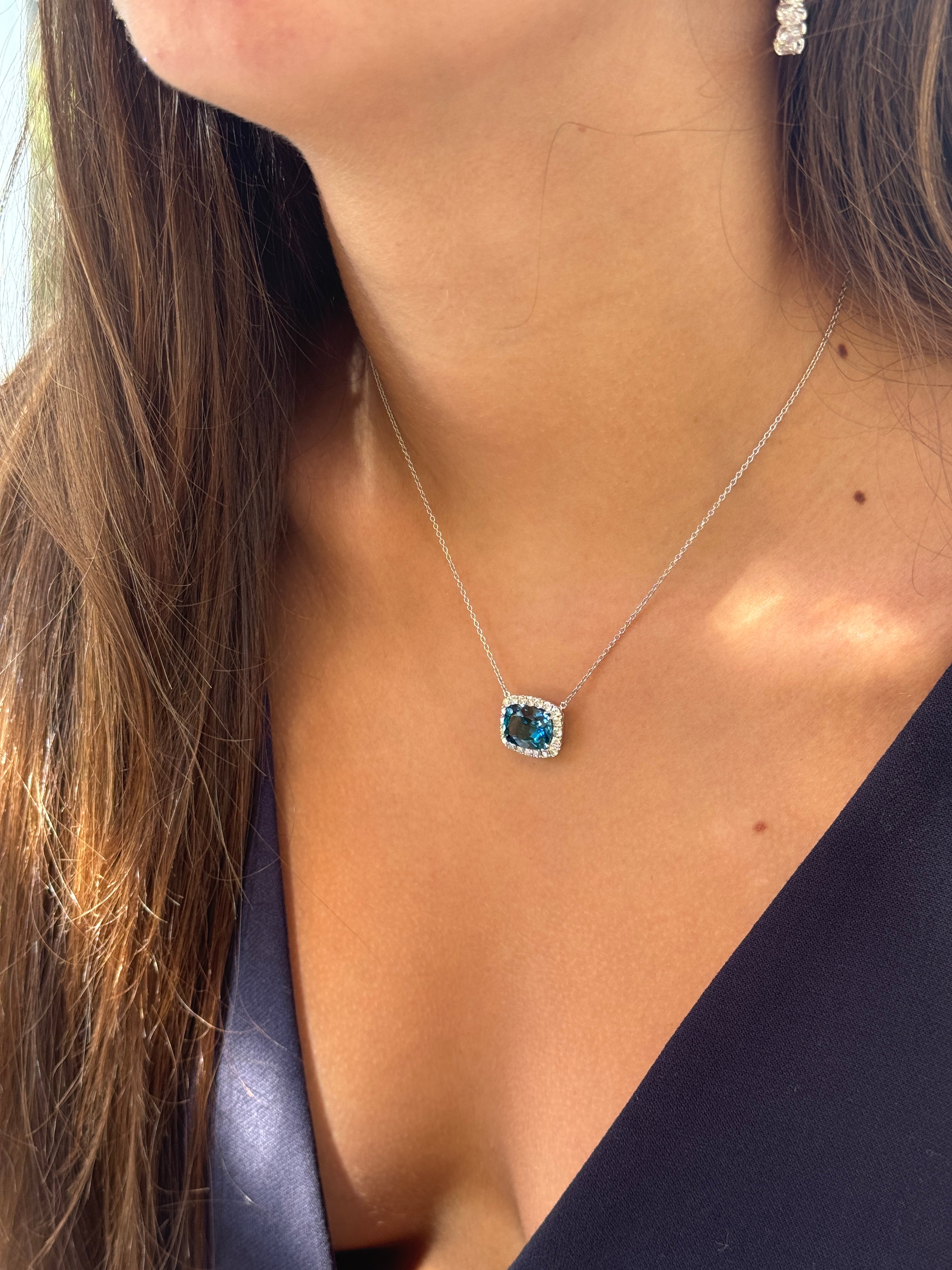 afurst-dynamite-pendant-london-blue-topaz-diamond-18k-white-gold-e1341bul1