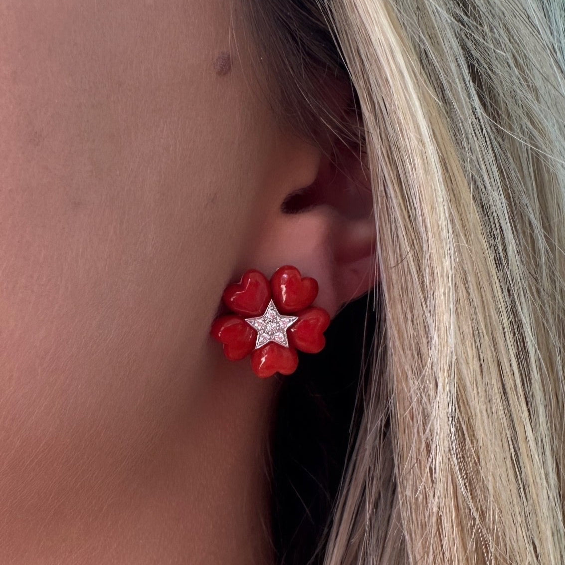 flower-button-earrings-red-coral-diamonds-white-gold-O15BK1