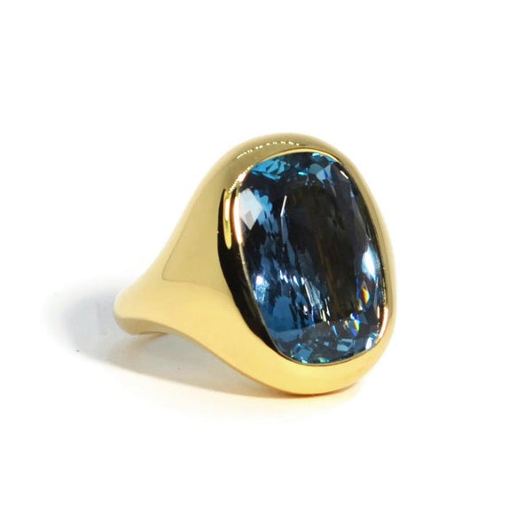 a-furst-essential-cocktail-ring-london-blue-topaz-yellow-gold-A1950GUL