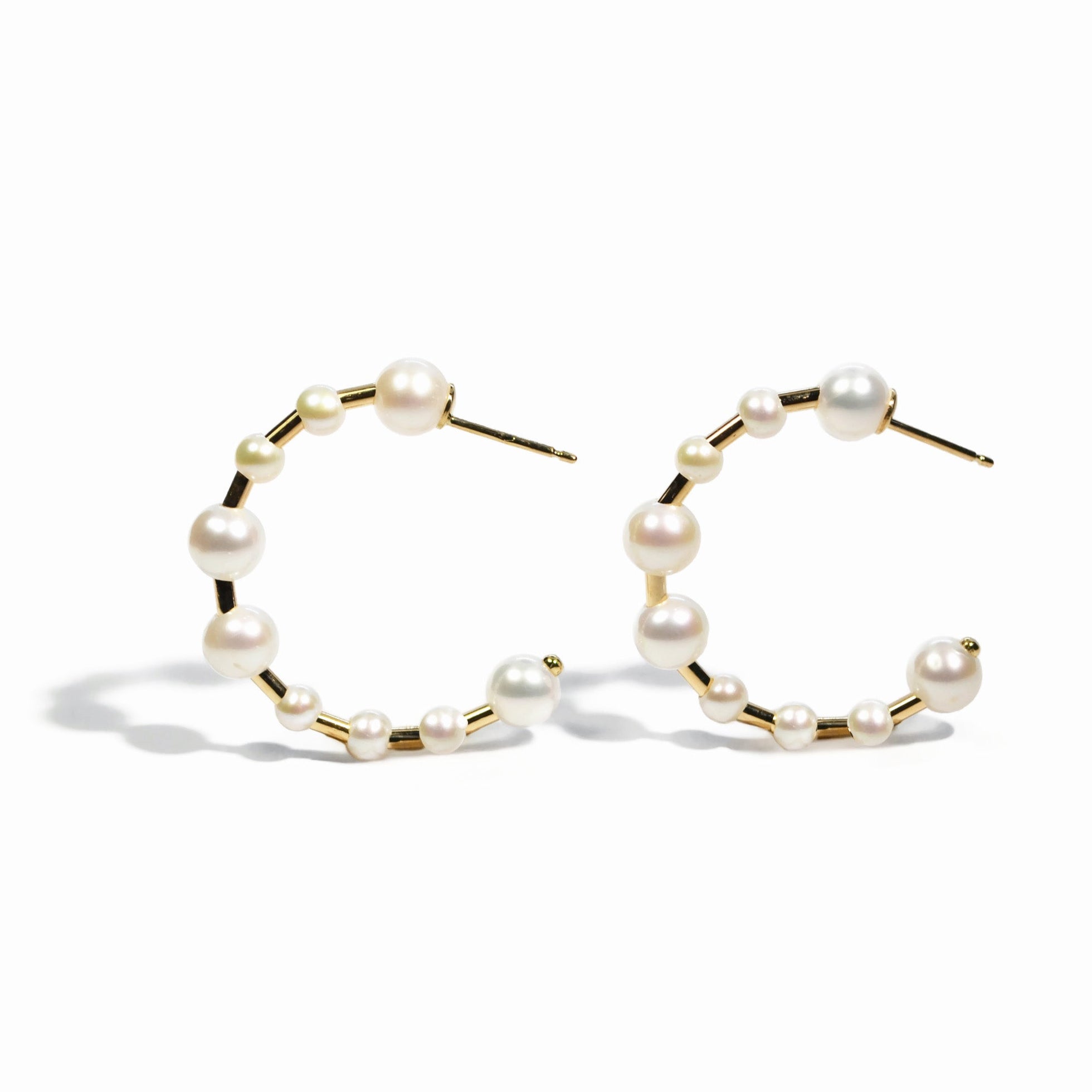 a-furst-joy-28mm-hoop-earrings-white-pearls-yellow-gold-O2501G5-28