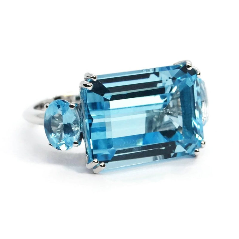 A-FURST-PARTY-COCKTAIL-RING-BLUE-TOPAZ-WHITE-GOLD-A1500BUU