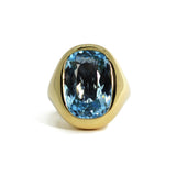 Essential - Cocktail Ring with Blue Topaz, 18k Yellow Gold