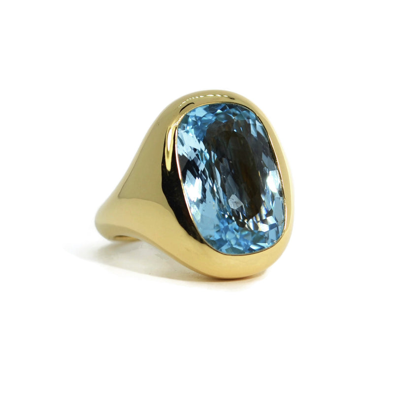 Essential - Cocktail Ring with Blue Topaz, 18k Yellow Gold