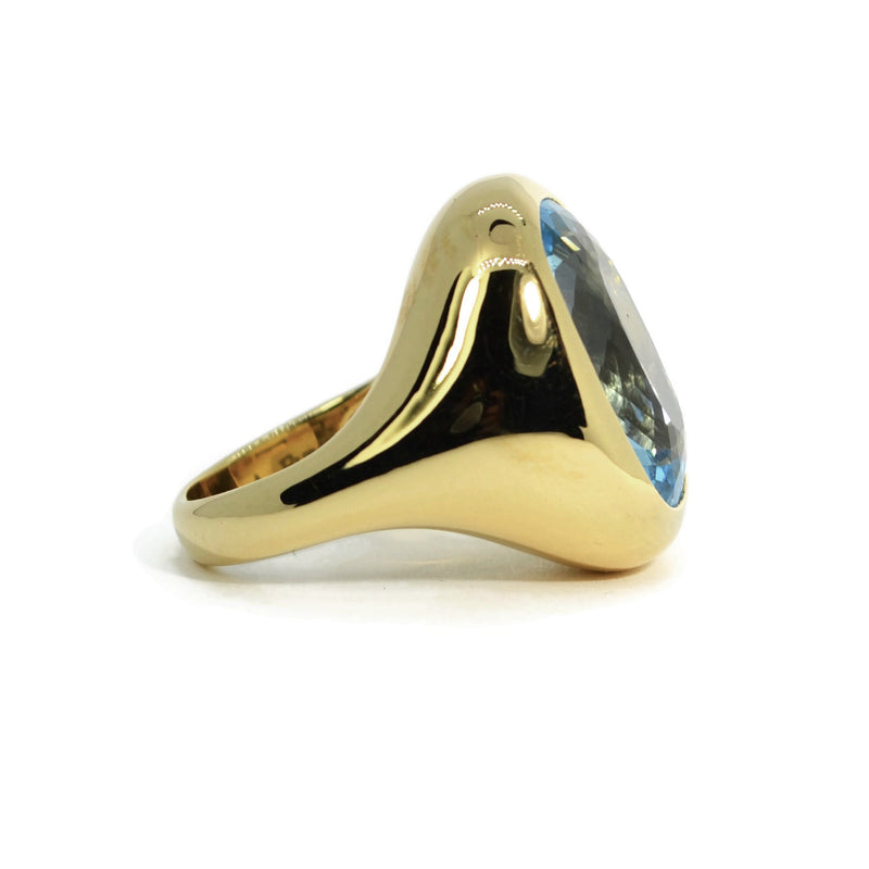 Essential - Cocktail Ring with Blue Topaz, 18k Yellow Gold