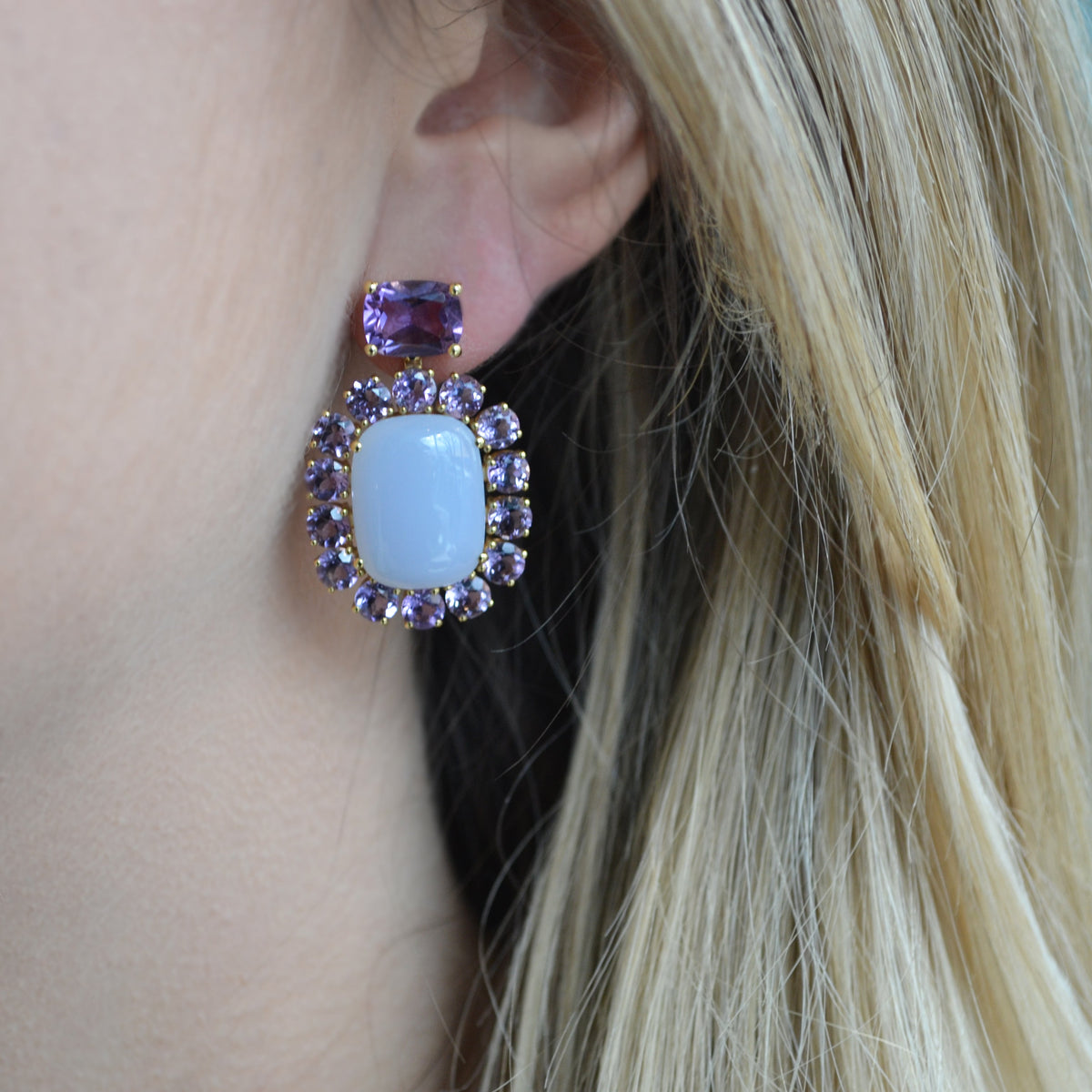 a-furst-sole-drop-earrings-blue-chalcedony-amethyst-yellow-gold-O2003GCAAA