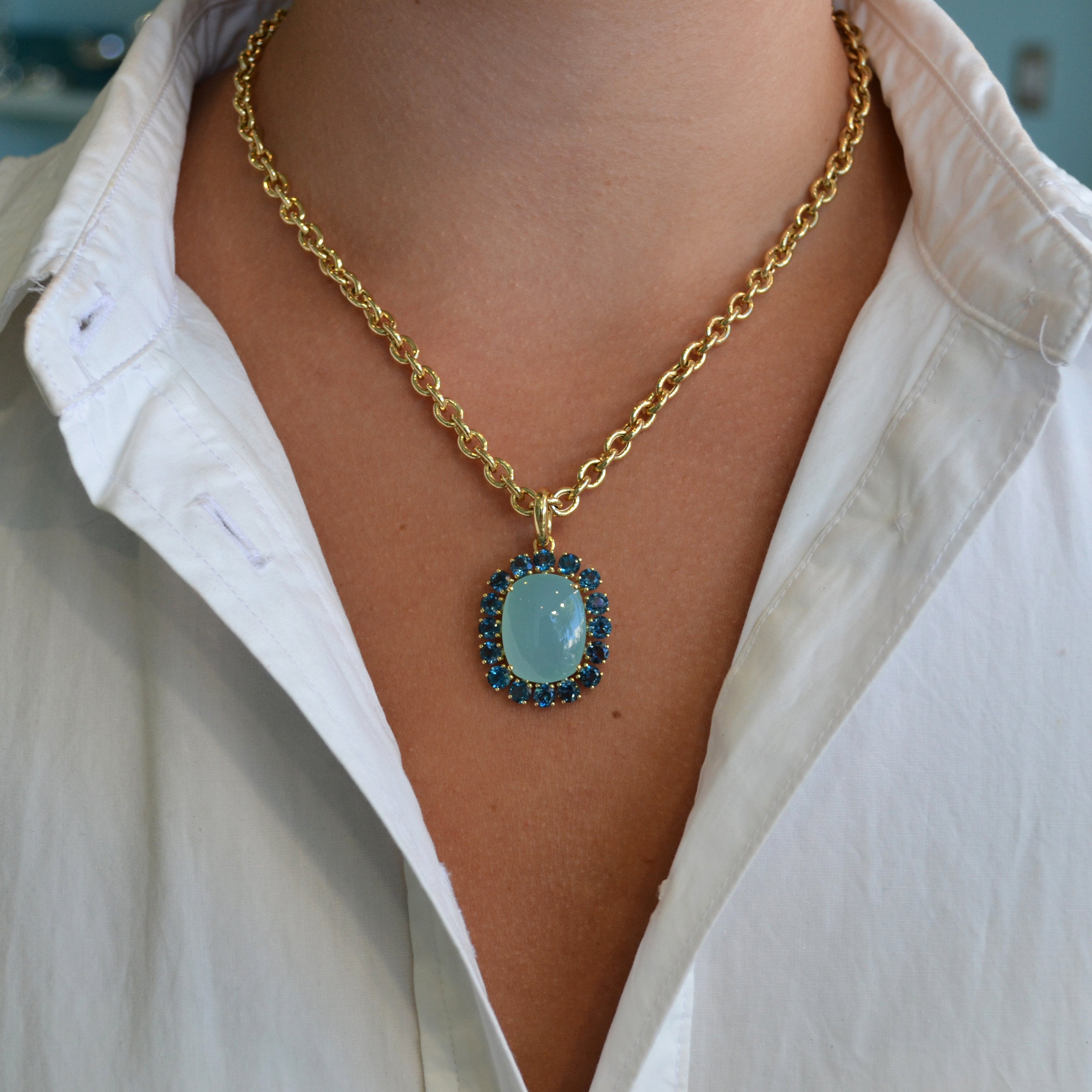a-furst-sole-pendant-green-aqua-chalcedony-london-blue-topaz-yellow-gold-D2003GCVUL