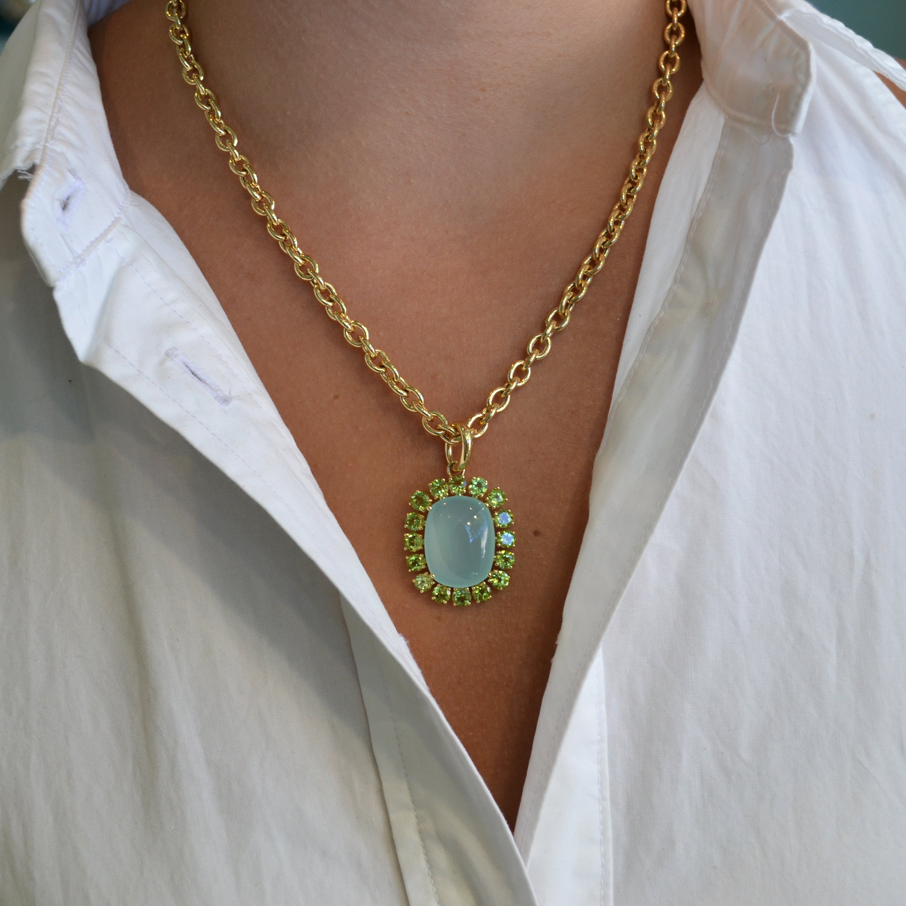 a-furst-sole-pendant-green-aqua-chalcedony-peridot-18k-yellow-gold-D2003GCVO